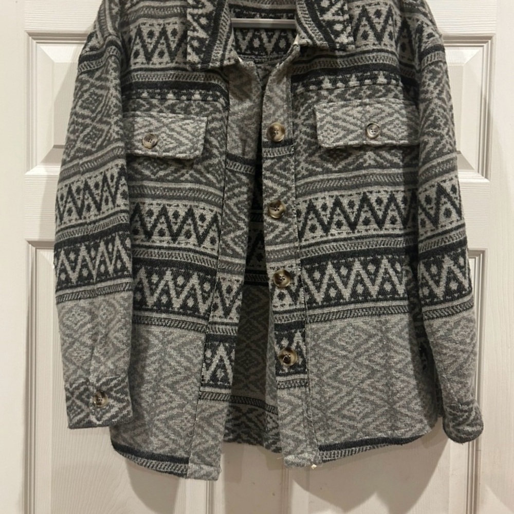 Mystree gray Patterned Button-Up Shacket NWT - image 1